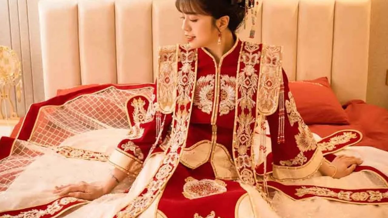 What Makes the Qunkwa the Ultimate Chinese Bridal Dress?